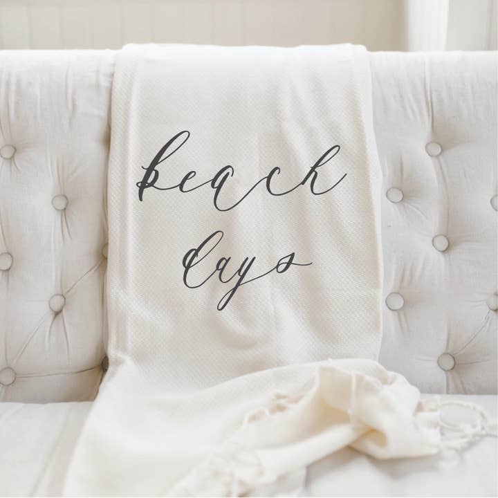 Couverture légère Beach Days pour la vente par DWELL Home Shoppe