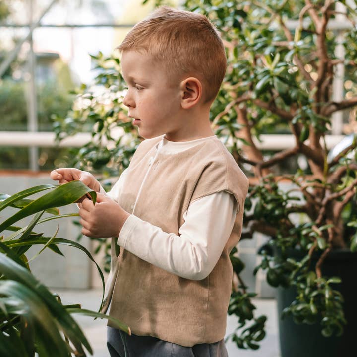 SENNA ærmeløs jakke for engroshandel hos Tiny and Pretty