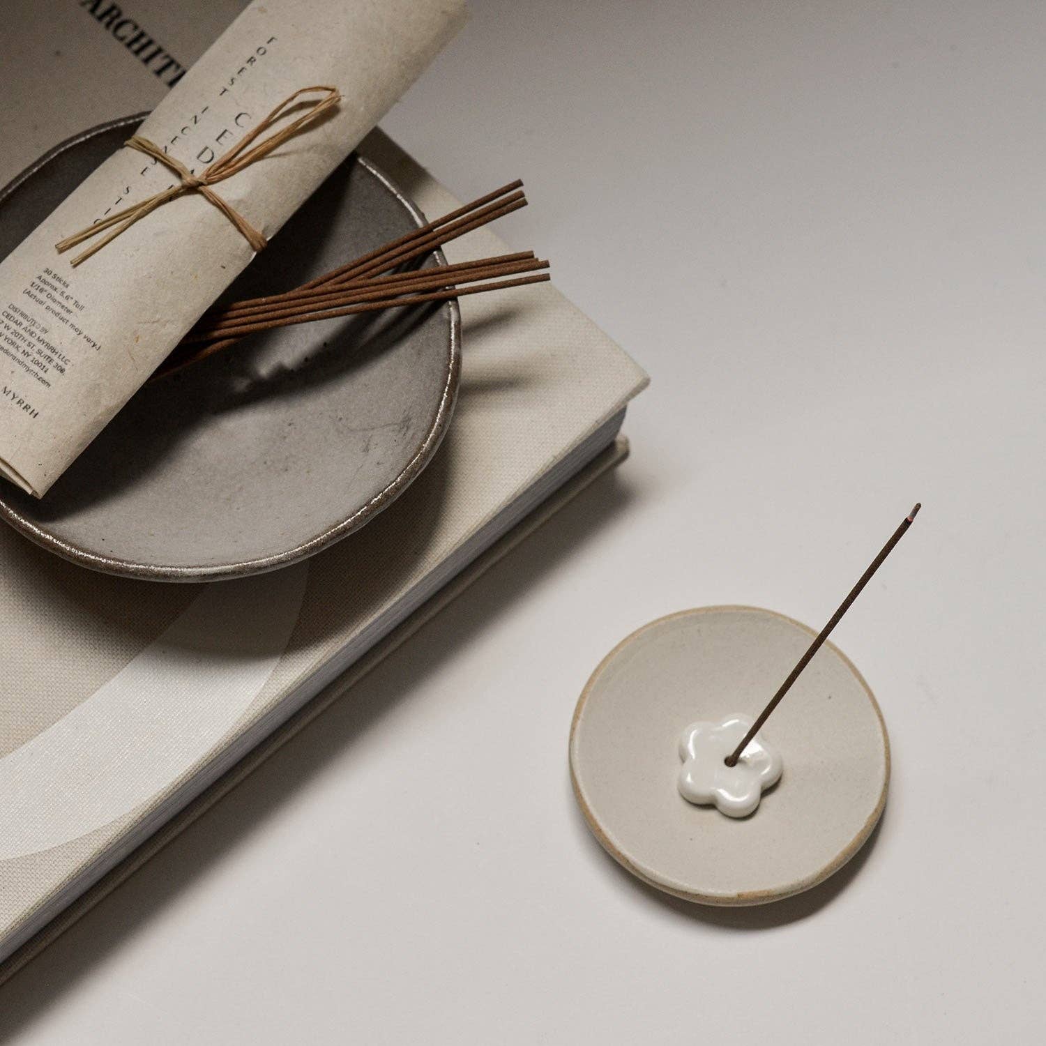 Cedar and Myrrh - Vente Encens - Set de bâtonnets d’encens au bois de cèdre – 30 bâtonnets2