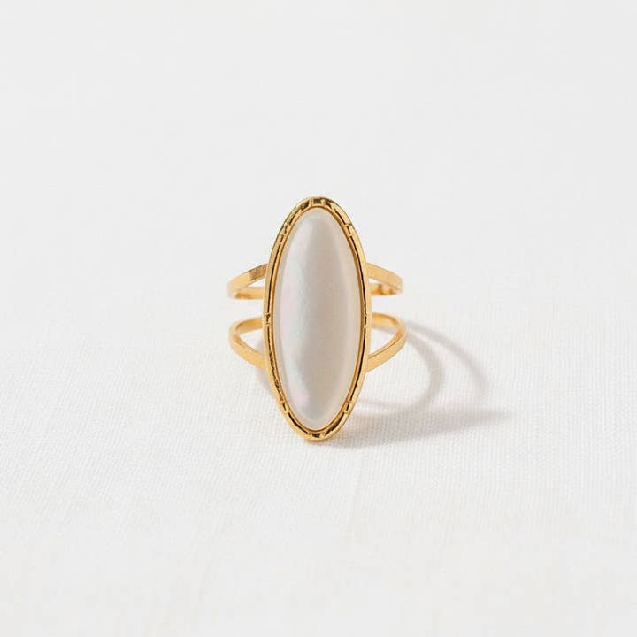 Elegant Oval Ring with Iridescent Shell Design for wholesale by paperln