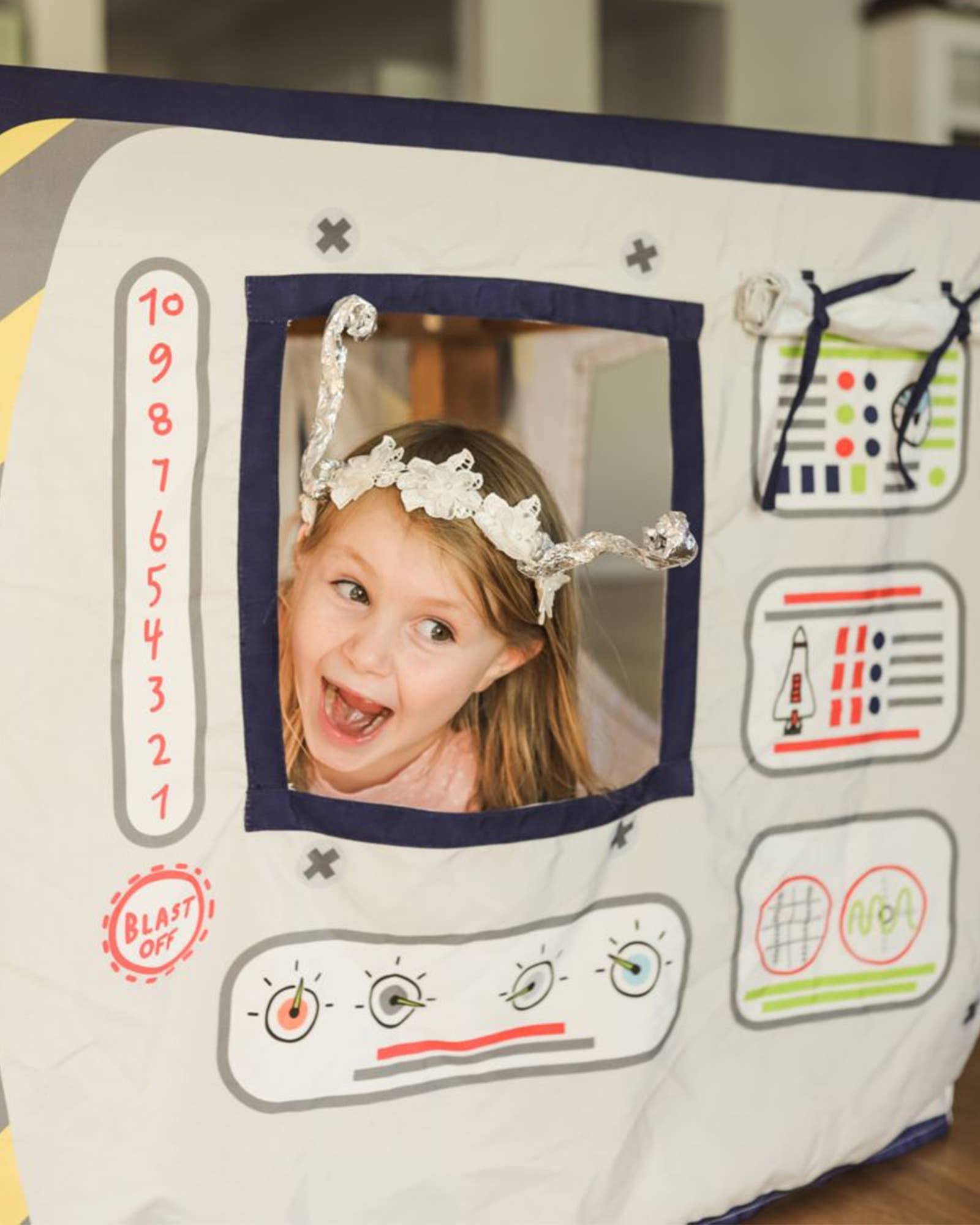 Petite Maison Play - Wholesale Tent - Kids - Space Station Table Tent Cubby6