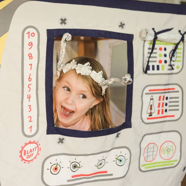 Petite Maison Play - Wholesale Tent - Kids - Space Station Table Tent Cubby6