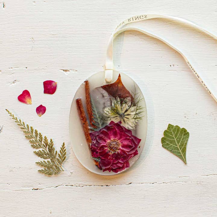 Spicy Apple Petite Botanical Sachet for wholesale by Rosy Rings