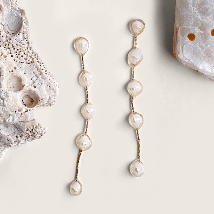 Little Secrets Drop oorbellen - wit/parels voor wholesale door HIJA UNICA