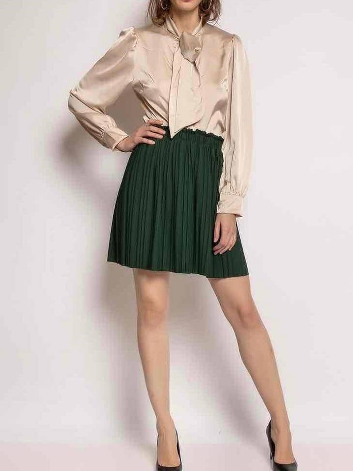 21258 Camisa acetinada com gola para atar por atacado de LORIANE