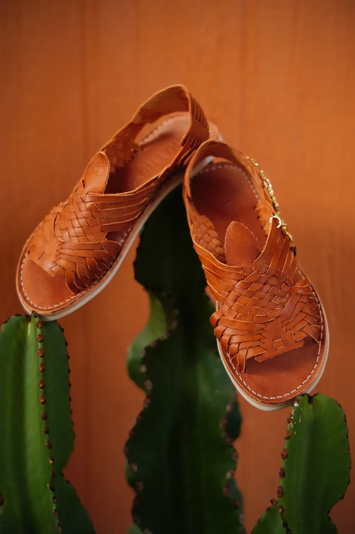 LOLA Y TULA - Vente Sandales – femme - Sandales huaraches camel Pachuco à bout ouvert et bride arrière0