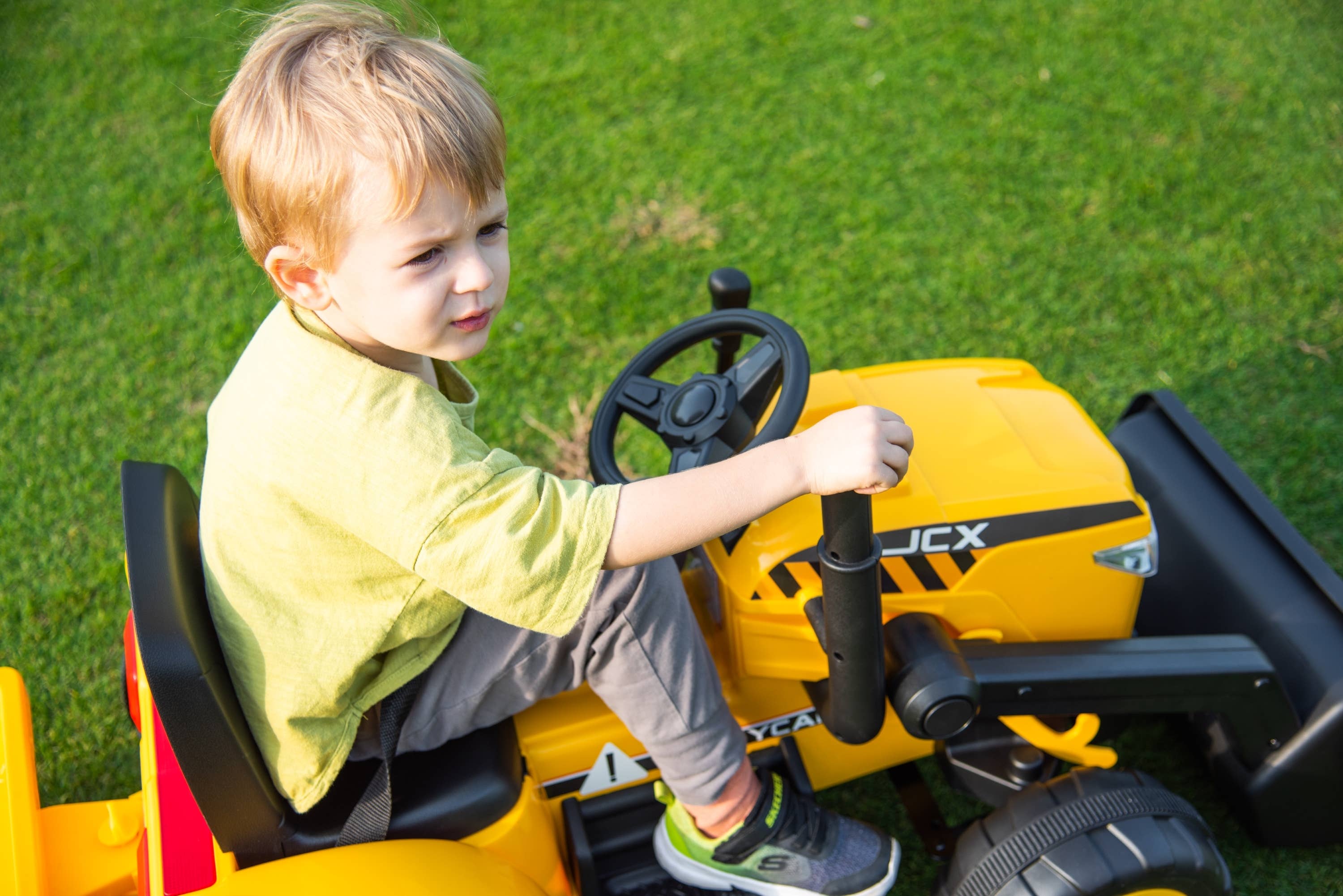 Yellow 12V Freddo Excavator 1 Seater Ride on for Kids for wholesale on Faire8