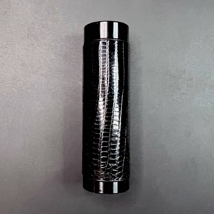 Étui à cigarettes Black Lizard pour la vente par Haus of Topper