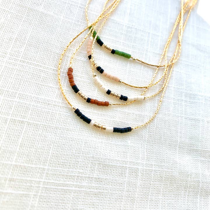 Ocean Breakup - Vendita all'ingrosso Collane di perline/perle - Collana con perline minimalista smorzata1