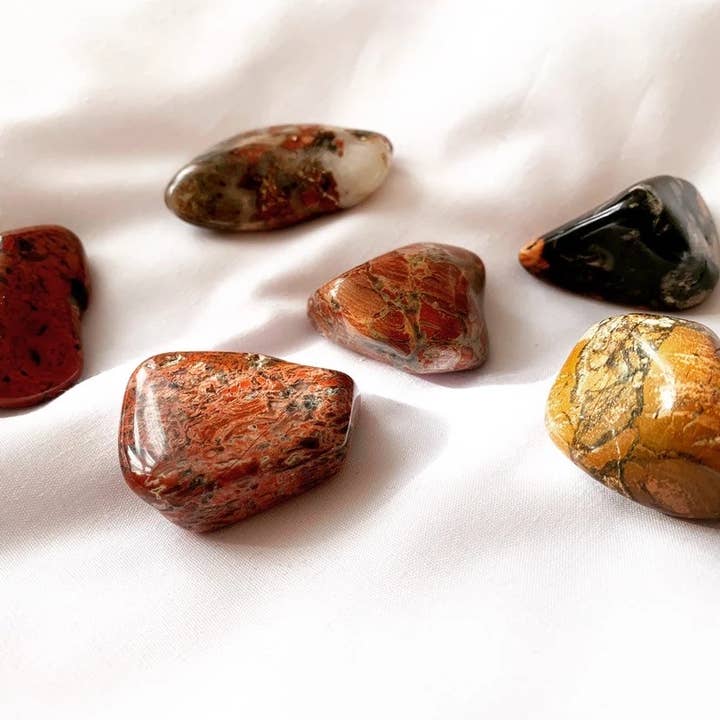 Red Jasper Tumblestone for wholesale by CRISTALLI E STELLE