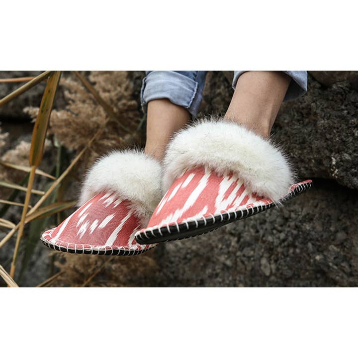 Oldrose White Ikat Kosy for wholesale by Woolenstocks