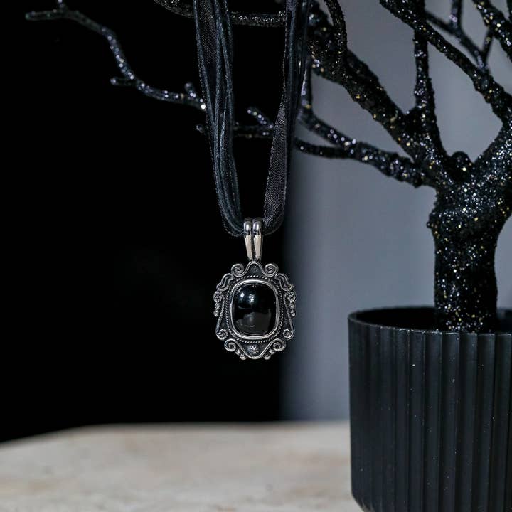 The Gilded Witch - Wholesale Pendant/Charm Necklace - The Scrying Necklace - Black Onyx Gemstone, Modern Witchy