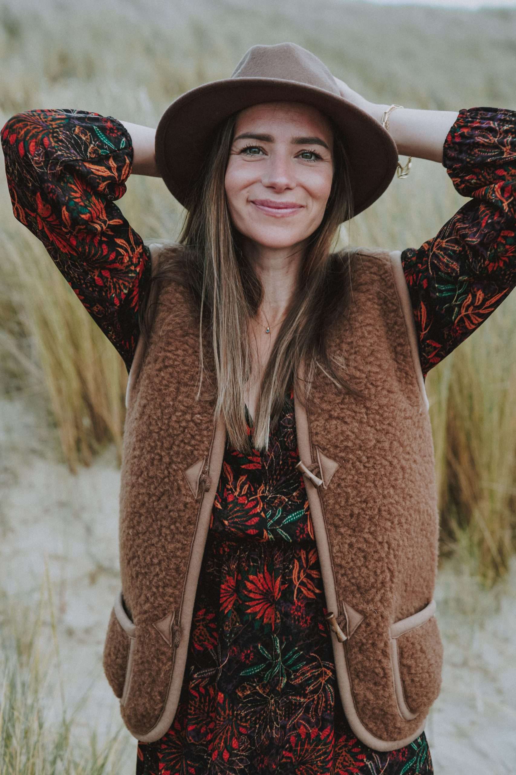 We Are Wovens – wholesale Outerwear Vest - Women’s – Bodywarmer Van Wol - Espresso - Volwassenen1