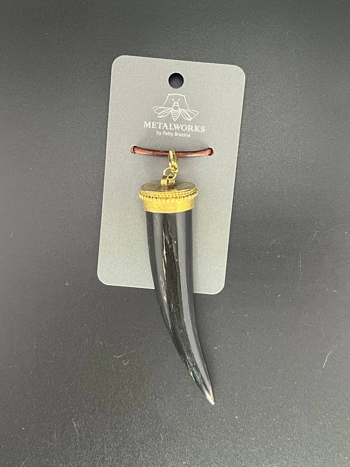 Bone hanger voor wholesale door Metalworks by Patty Brezina