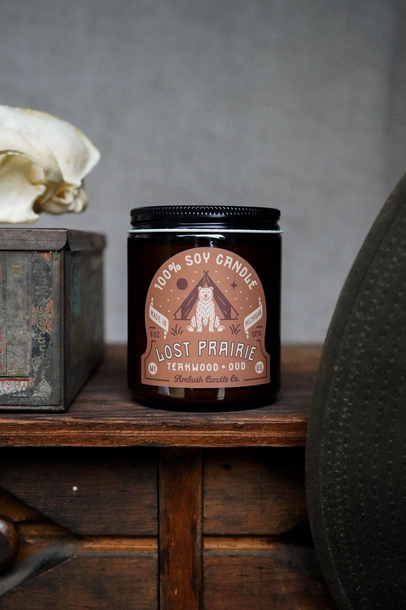 Ambush Candle Co. – Engroshandel Glaslys – Lost Prairie | Teaktræ + Oud 8oz Sojalys3