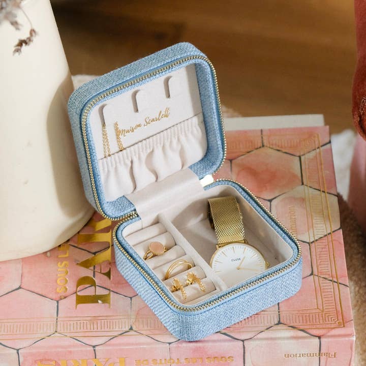 Maison Scarlett - Wholesale Jewelry Box/Organizer - Corinne linen travel jewelry box