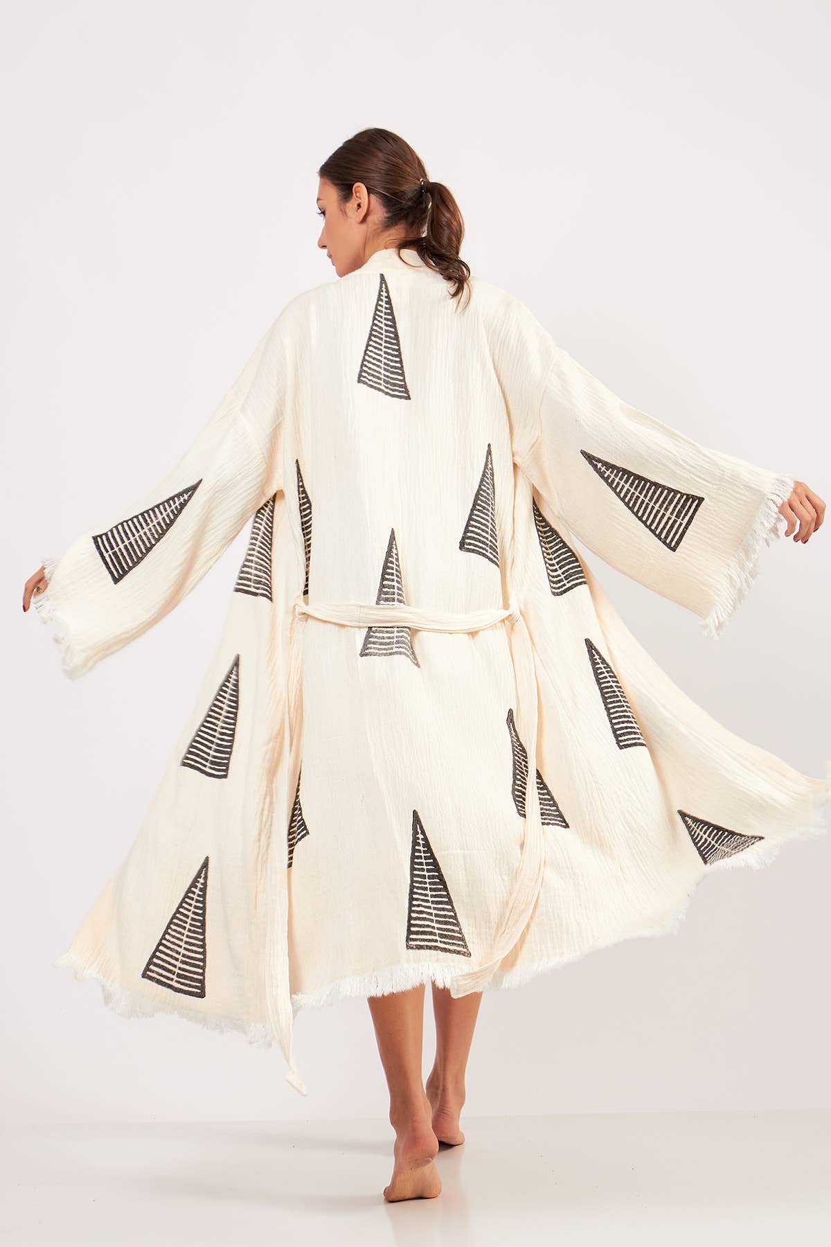 Yaz Concepts - Venta al por mayor Kimono - Mujer - Kimono turco de muselina de algodón con estampado de pirámides orgánicas, blanco1