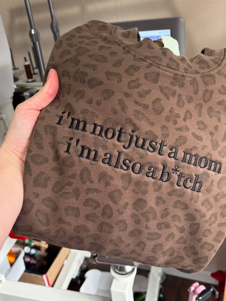 Jeg er ikke bare en TANTE CREWNECK for engroshandel hos Kalei's Creations