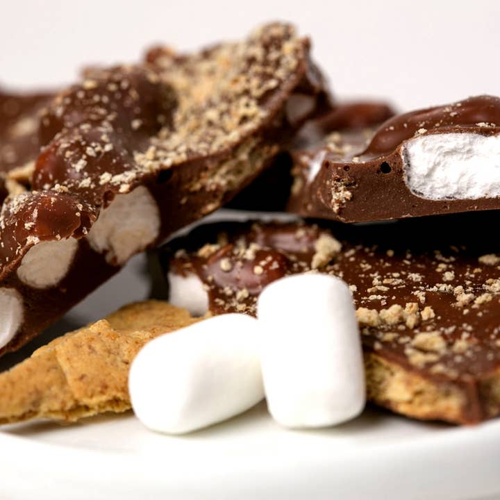 Écorce S'mores au chocolat pour la vente par David Bradley Chocolatier