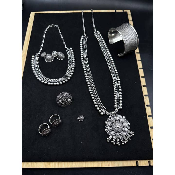 Collier ras du cou en argent oxydé et long collier ensemble ethnique pour la vente par Vastrabhushan
