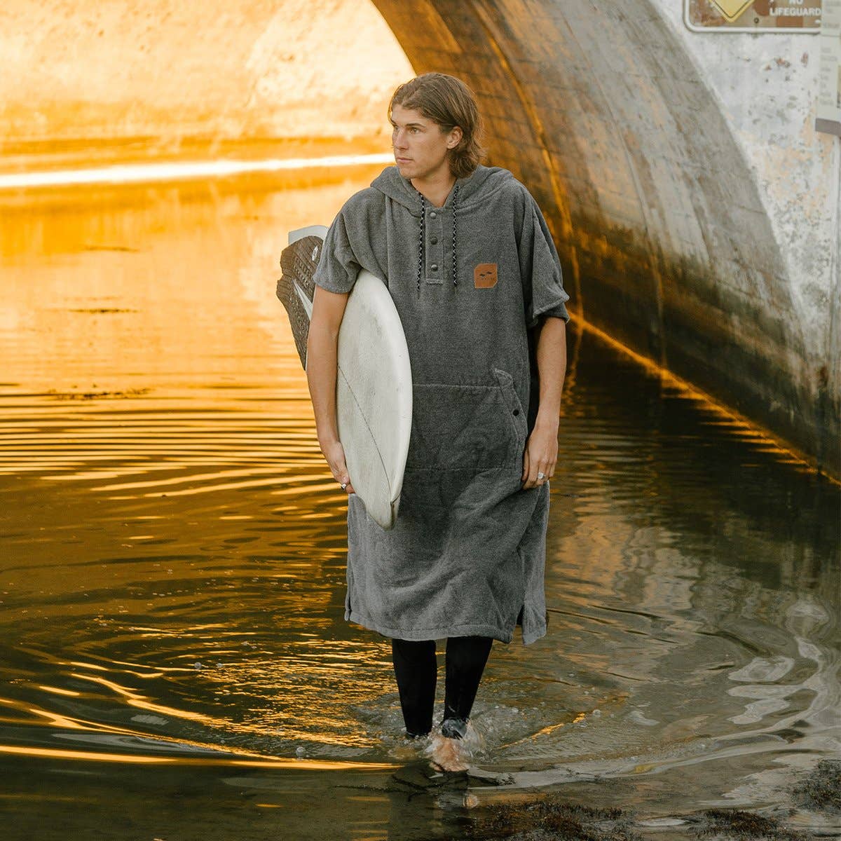 Slowtide – wholesale Poncho – Men′s – The Digs Changing Poncho - Heather Grey10