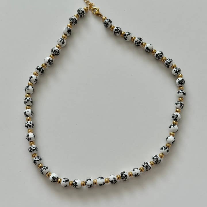 Collier de perles Lujain - noir pour la vente par Namaste Jewelry
