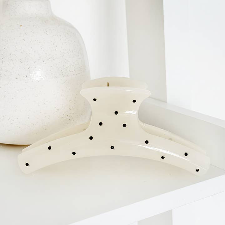 Garra de Cabelo com Bolinhas Brancas por atacado de Coconut Lane