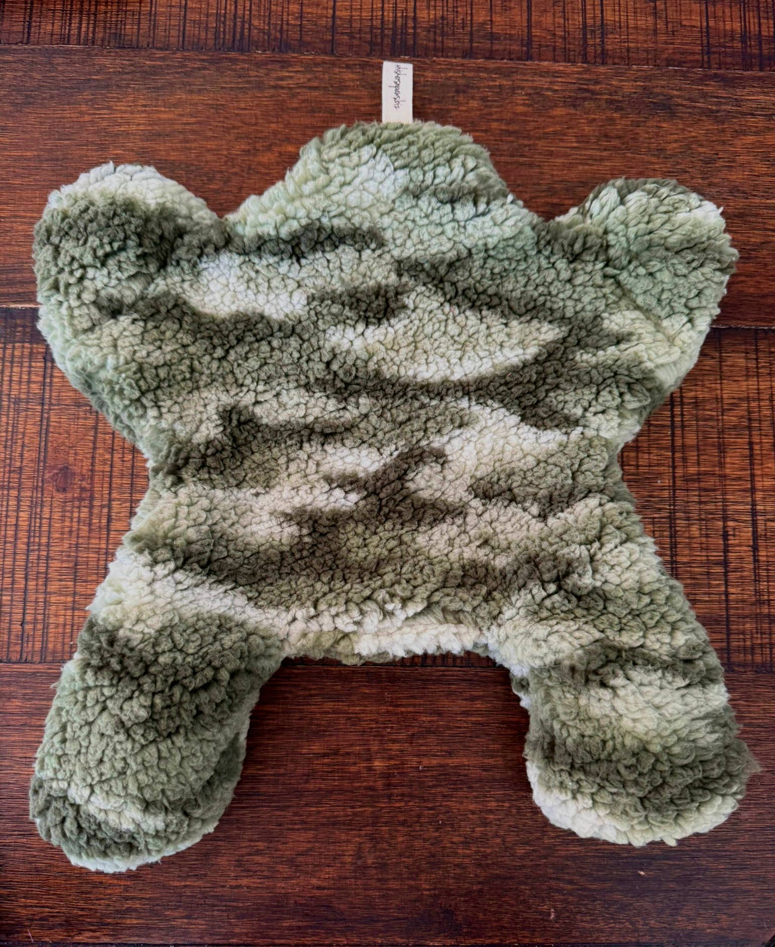 Whiskers 'n Paws Unique Pet Gifts, LLC - Vendita all'ingrosso Peluche - Cani - Abby la rana pelosa verde (AFG-043)