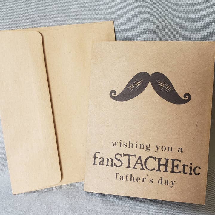 Carte de fête des pères - Fanstachetastic pour la vente par Daisy Print Company