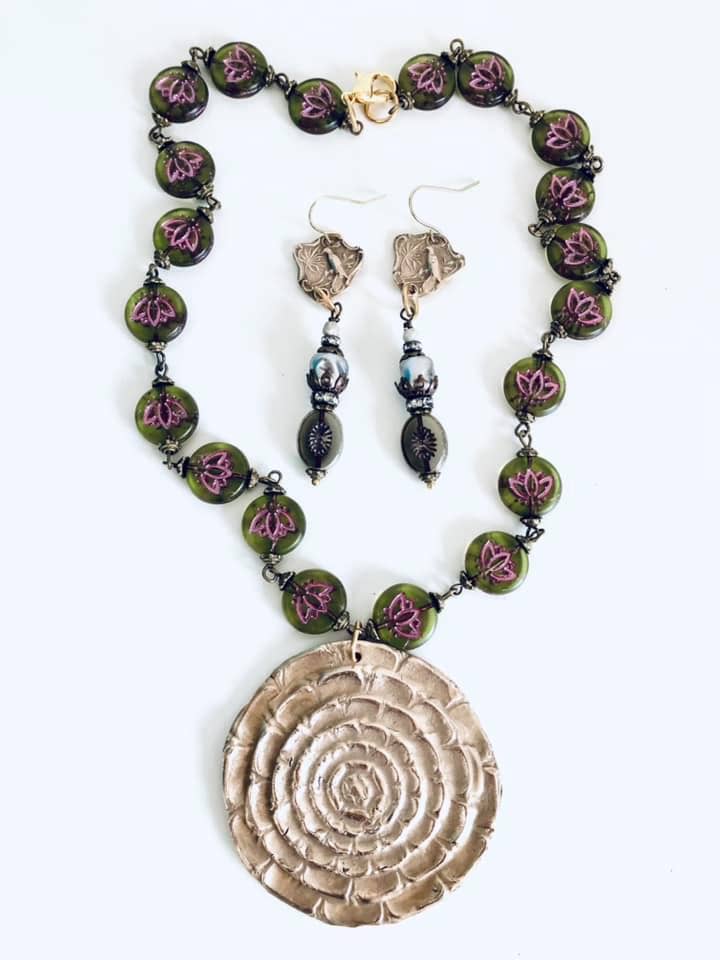 Mystische Mandala-Halskette für den Großhandel von Michelle DaRin Jewelry