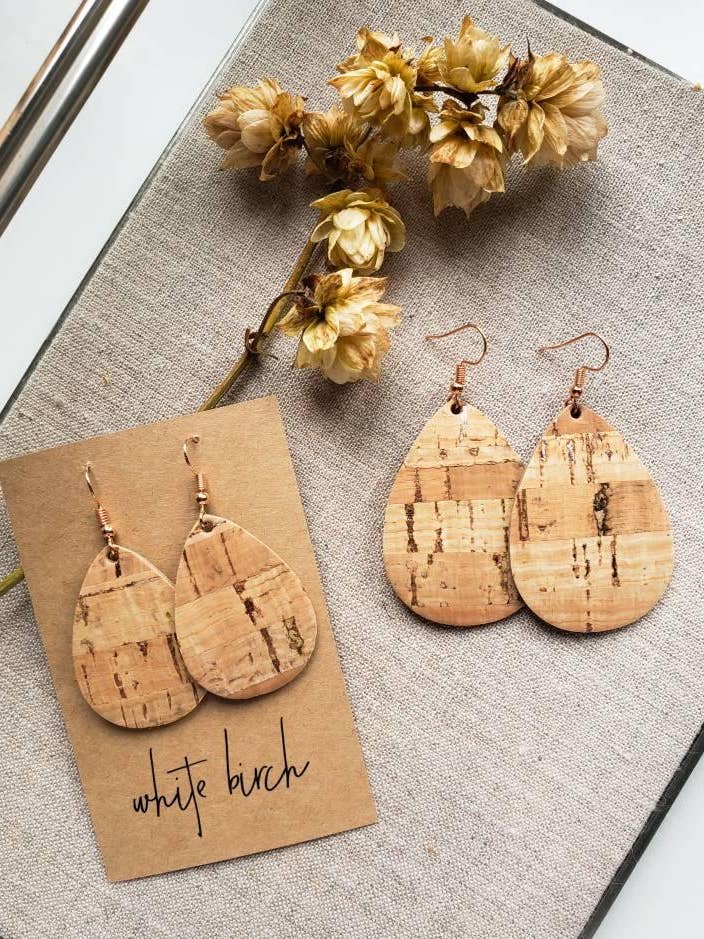 Rose guld metallisk kork og læder Teardrop øreringe for engroshandel hos Whitebirch Handmade Goods