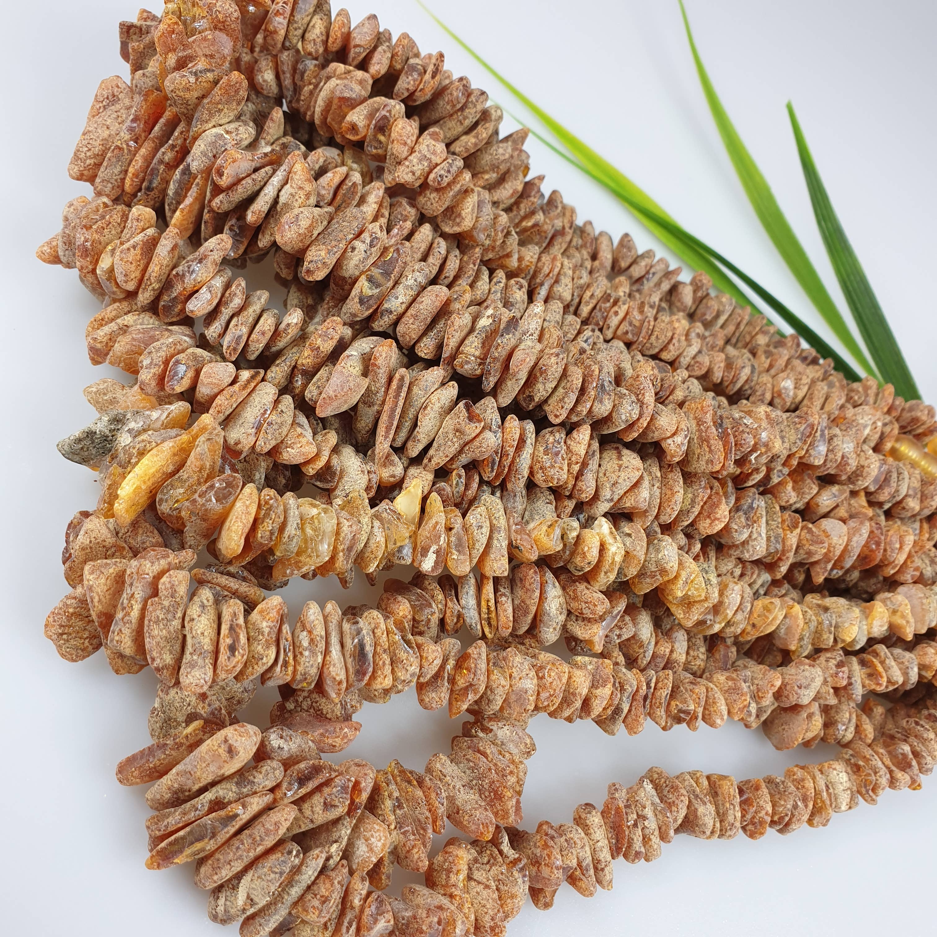 AmberLithuania - Vente Collier de perles - Collier en ambre baltique brut marron orangé avec cristal de guérison pour adulte1