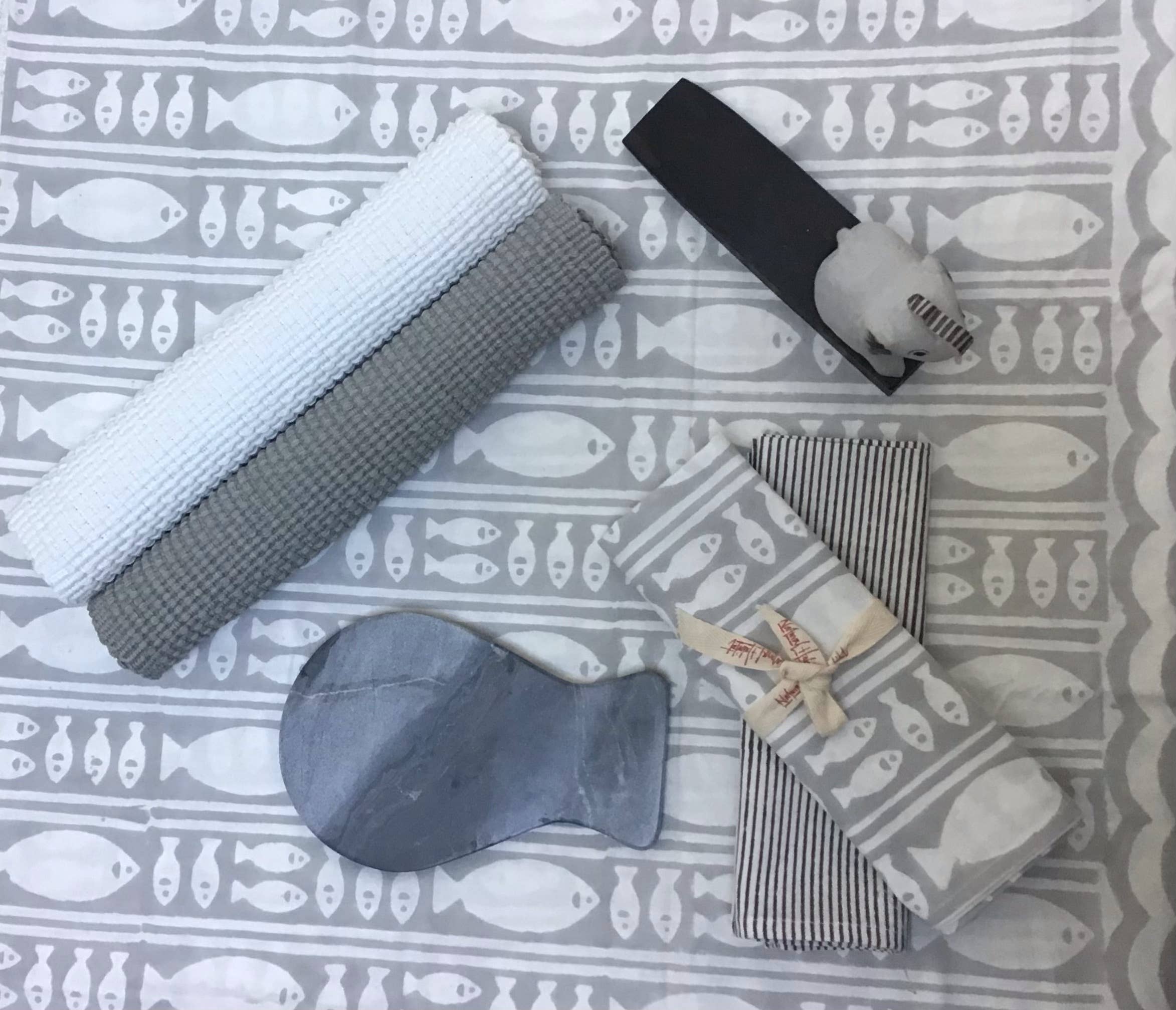 natural habitat - Wholesale Dinner & Cloth Napkin - Napkins Striped Fish Grey1
