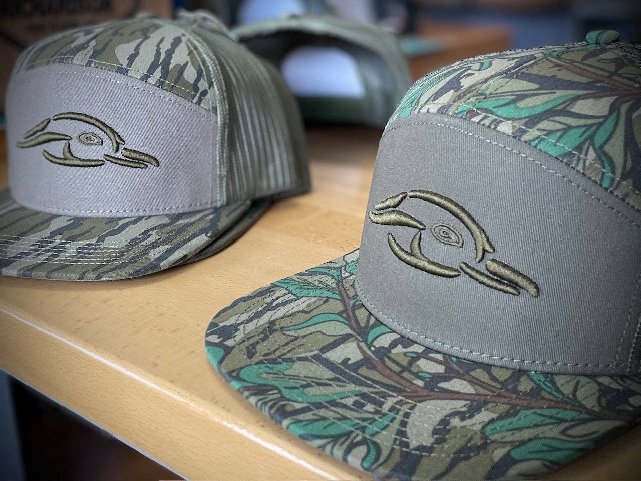 American Flyway Waterfowl - Wholesale Trucker Hat - Unisex - Mossy Oak Greenleaf & Olive Duck Logo1