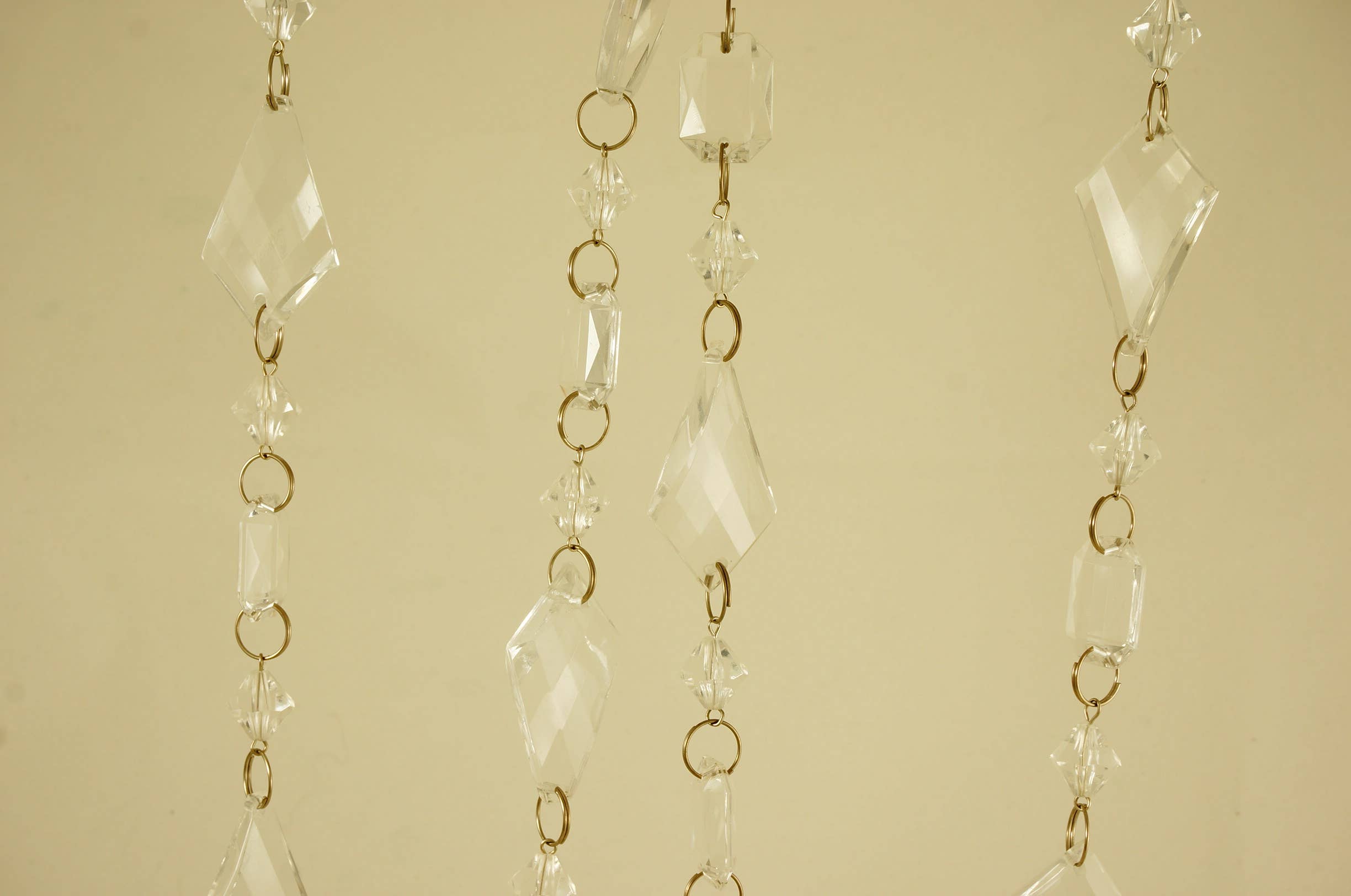 Decor N Beyond – Arco de bandeirinhas por atacado – Guirlanda de pingente de torção de cristal acrílico de 6 '4