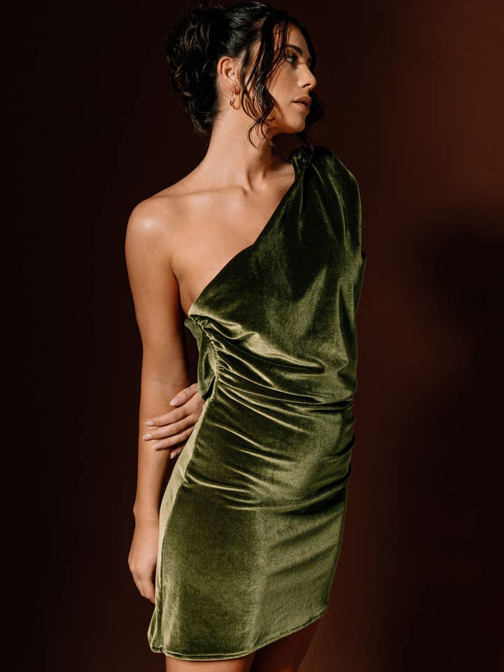 Mini-robe asymétrique en velours pour la vente par Jafrie by R