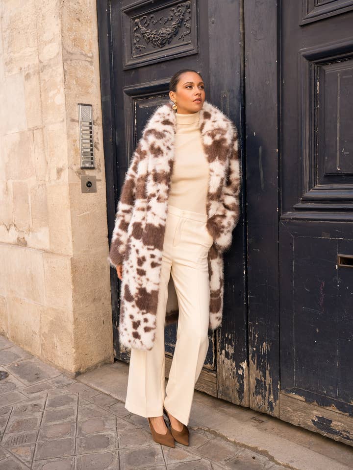 Attentif Paris - Wholesale Fur/Faux Fur Coat - Women's - Long coat in faux cow print fur1