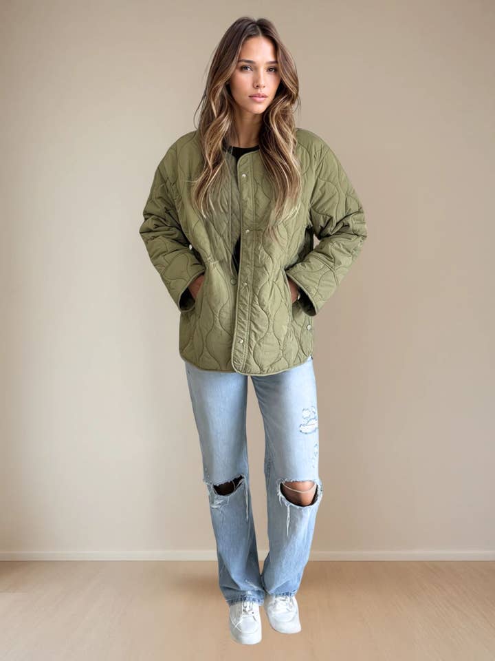 Cappotto Trapuntato Leggero Ophelia Verde Oliva per la vendita all'ingrosso da parte di PRIV Collections