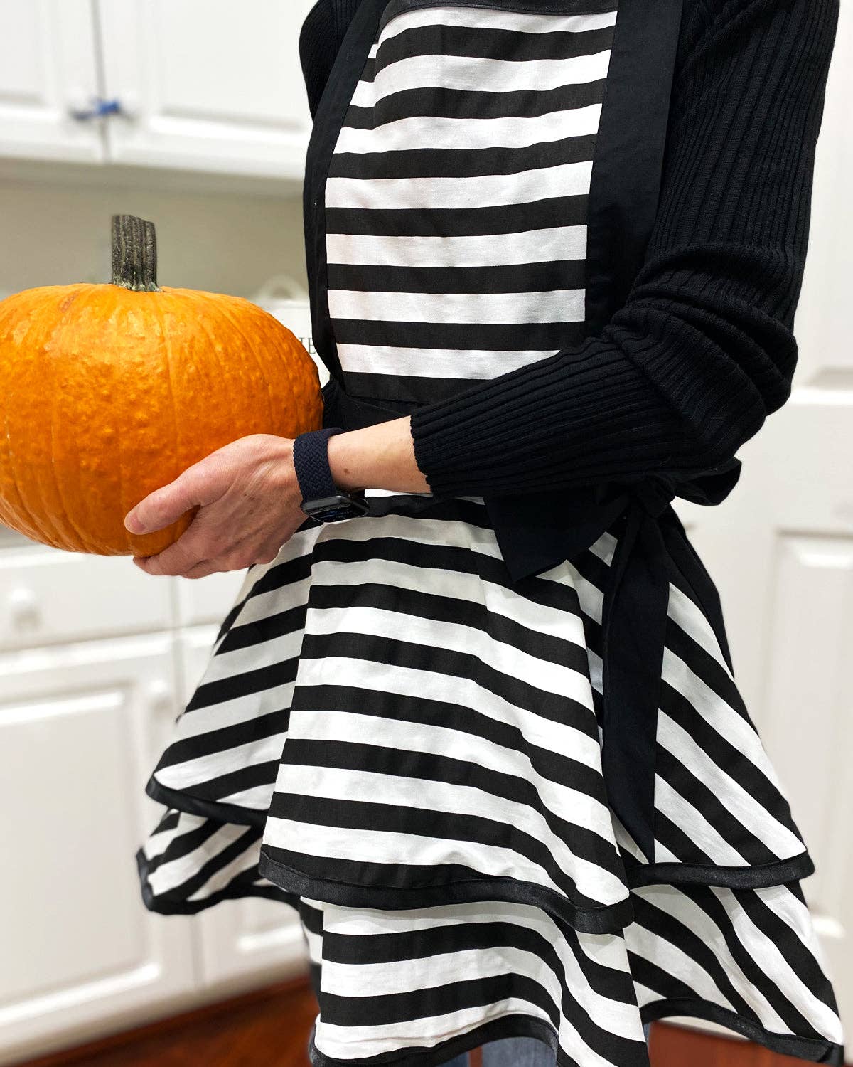 Wrapables.com - Wholesale Apron - Wrapables Classic Vintage Apron, Stylish Cooking Apron15