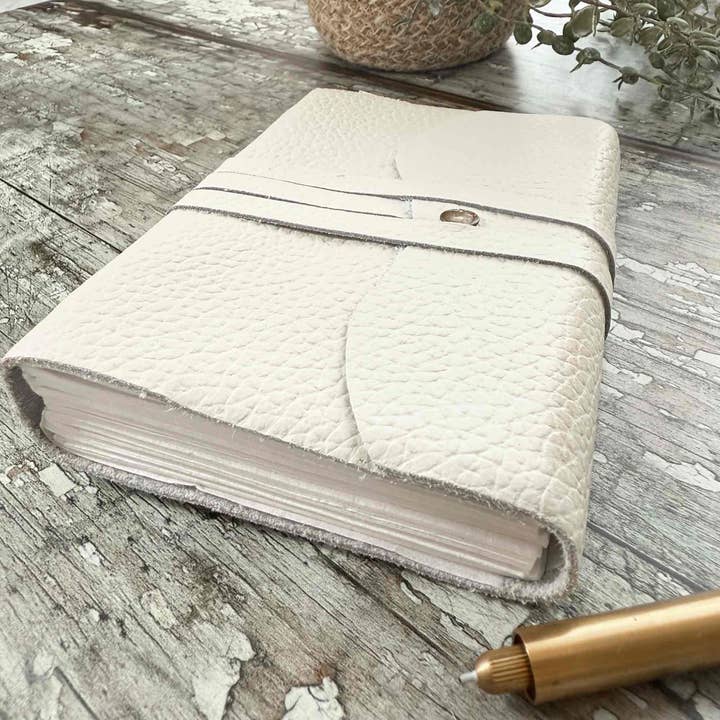 The Natural Paper Company – wholesale Notebook – Ivory Handmade Leather Notebook with gift bag | A6 size2