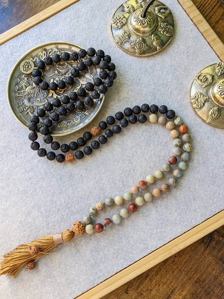 Mala en pierre de lave et jaspe opale africain : 108 perles de prière pour la vente par Samadhi Mala Beads