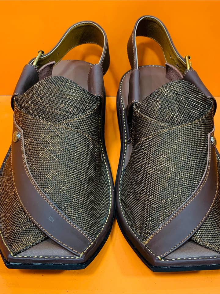 Peshawari Chappal texturé marron, chaussures imprimées pour hommes pour la vente par vintarust