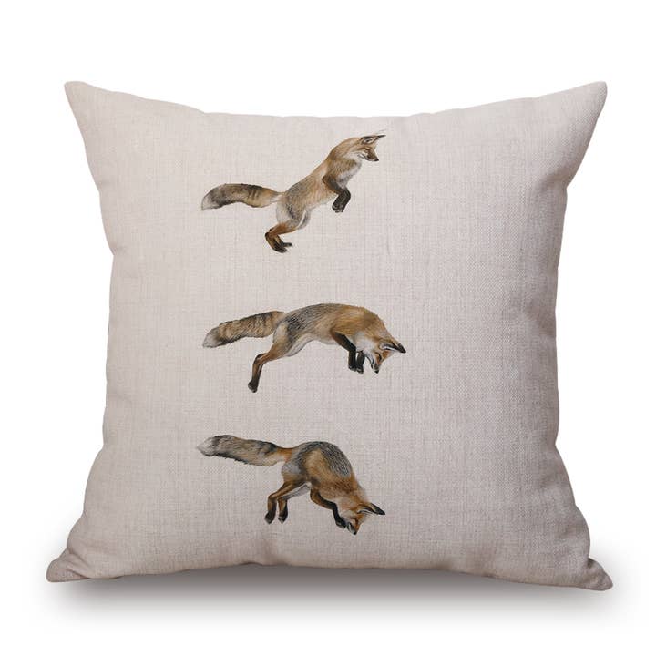 Coussin décoratif renard sautant pour la vente par Study Room