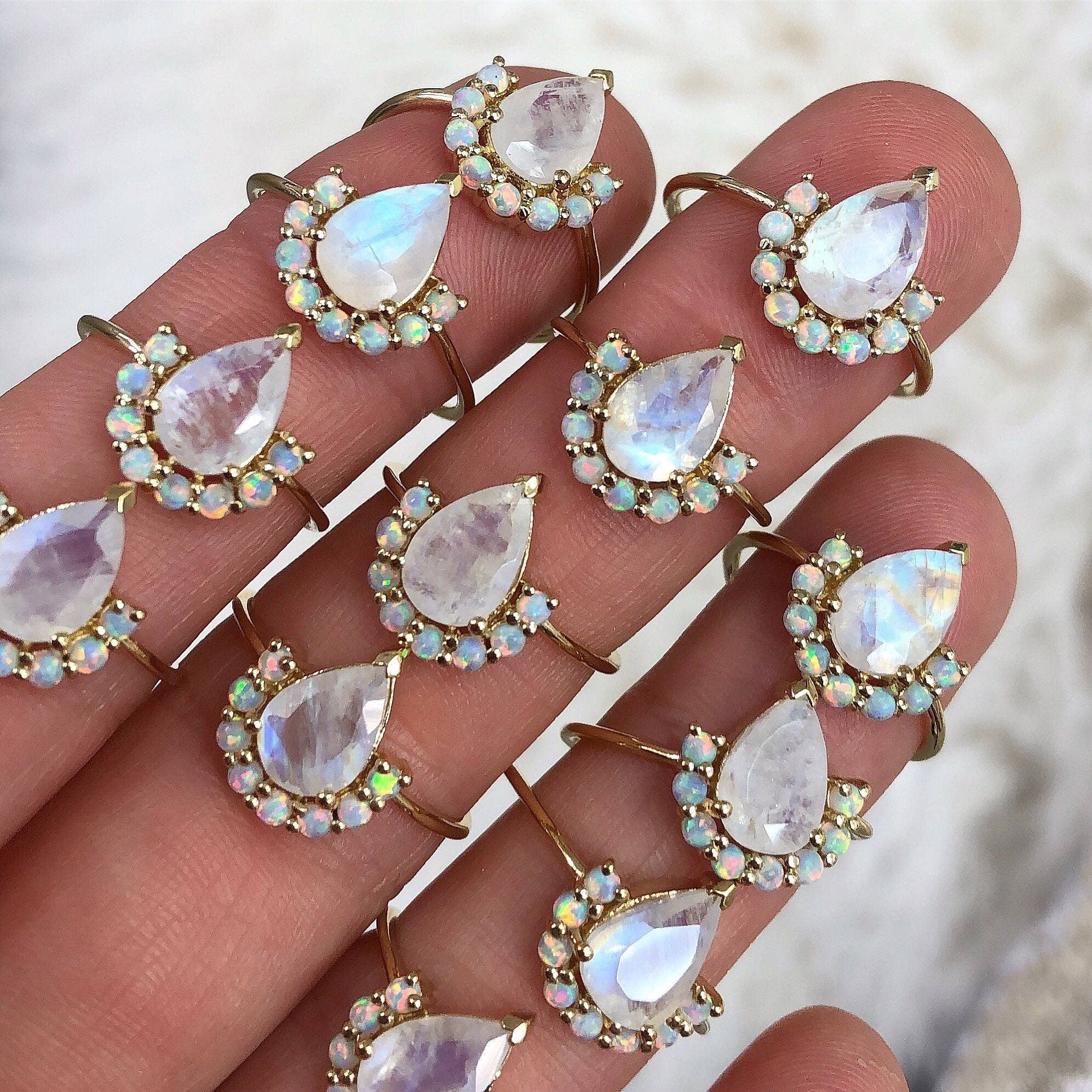 La Kaiser – wholesale Ring med flera stenar – Opal & Månsten Ballerina Ring1