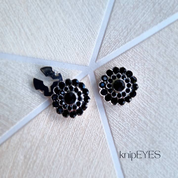 Black Flower button clip/cufflink (per piece) for wholesale by knipEYES