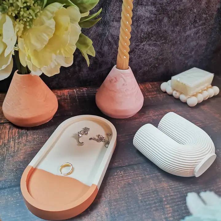 Svuotatasche Terracotta/crema e ulteriori Risultati per articoli confettata all'ingrosso. Resi gratuiti e termini di pagamento a 60 giorni su Faire in tendenza su Faire.