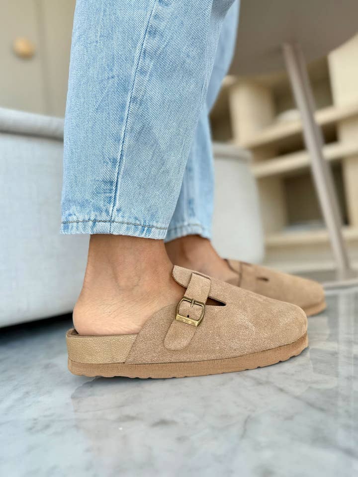 Teli - Latte - Zoccolo in Pelle Scamosciata Fatto a Mano in Argentina per la vendita all'ingrosso da parte di PMK SHOES