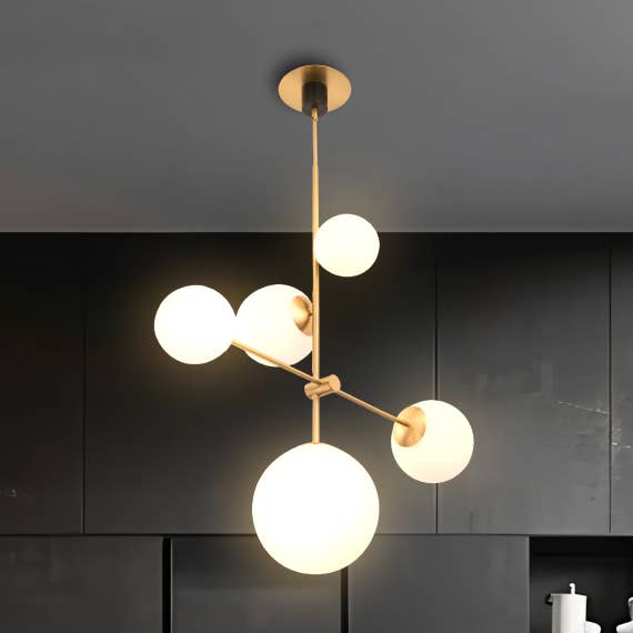 Lustre Spark Modern Gold à 5 lumières pour la vente par Brio Lighting