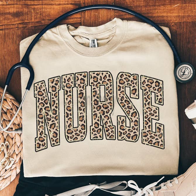 Transfert thermique DTF infirmière léopard pour la vente par Trendy Transfers
