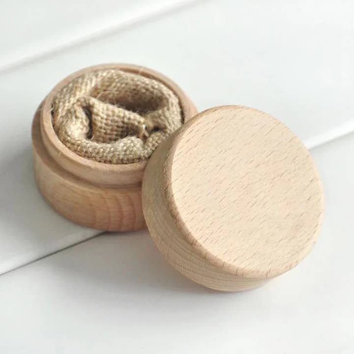 Caja para anillos de madera natural, reutilizable, sin plástico para venta al por mayor de Smile Boutiques